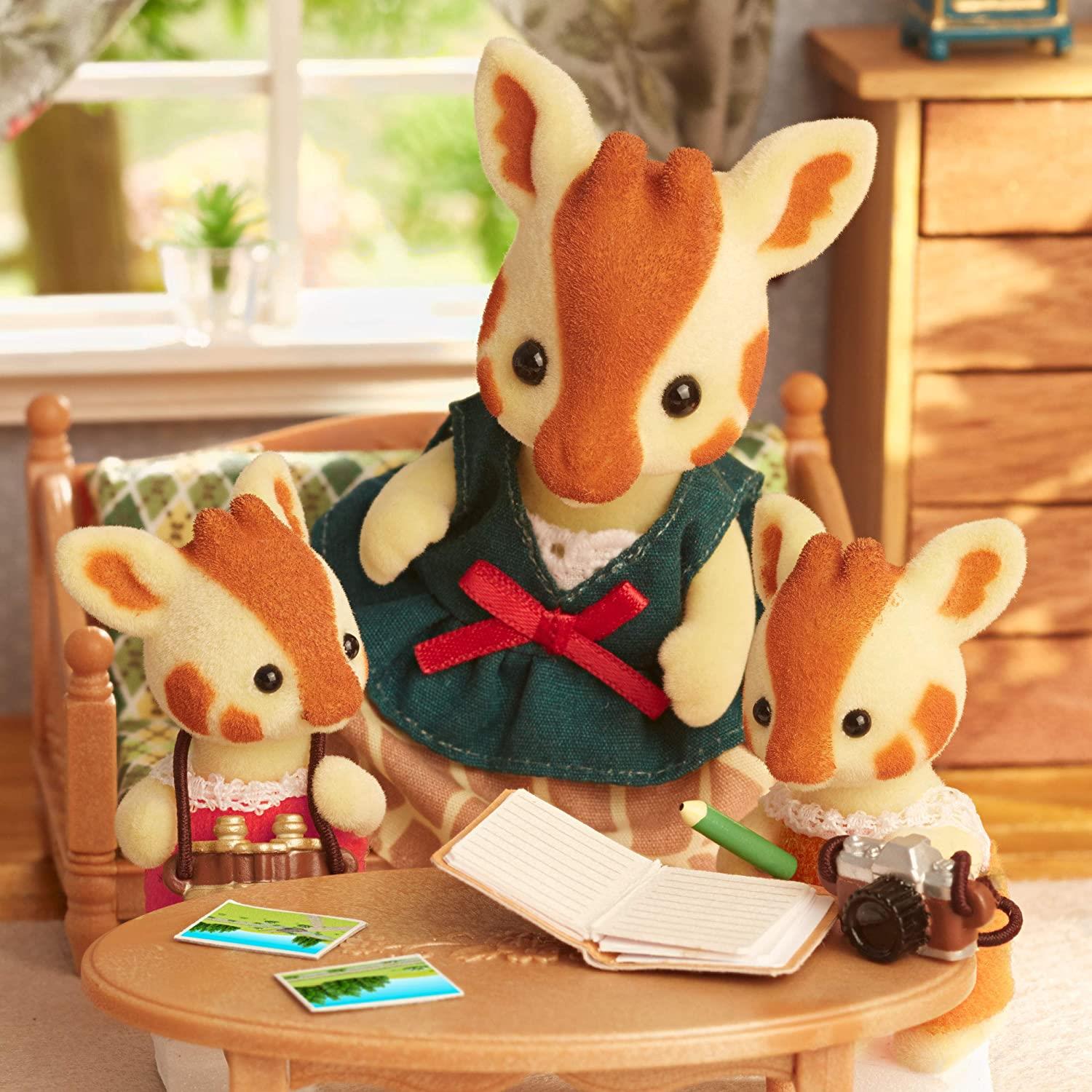 Sylvanian Families Highbranch Giraffe Family Playset for Ages 3 and Up