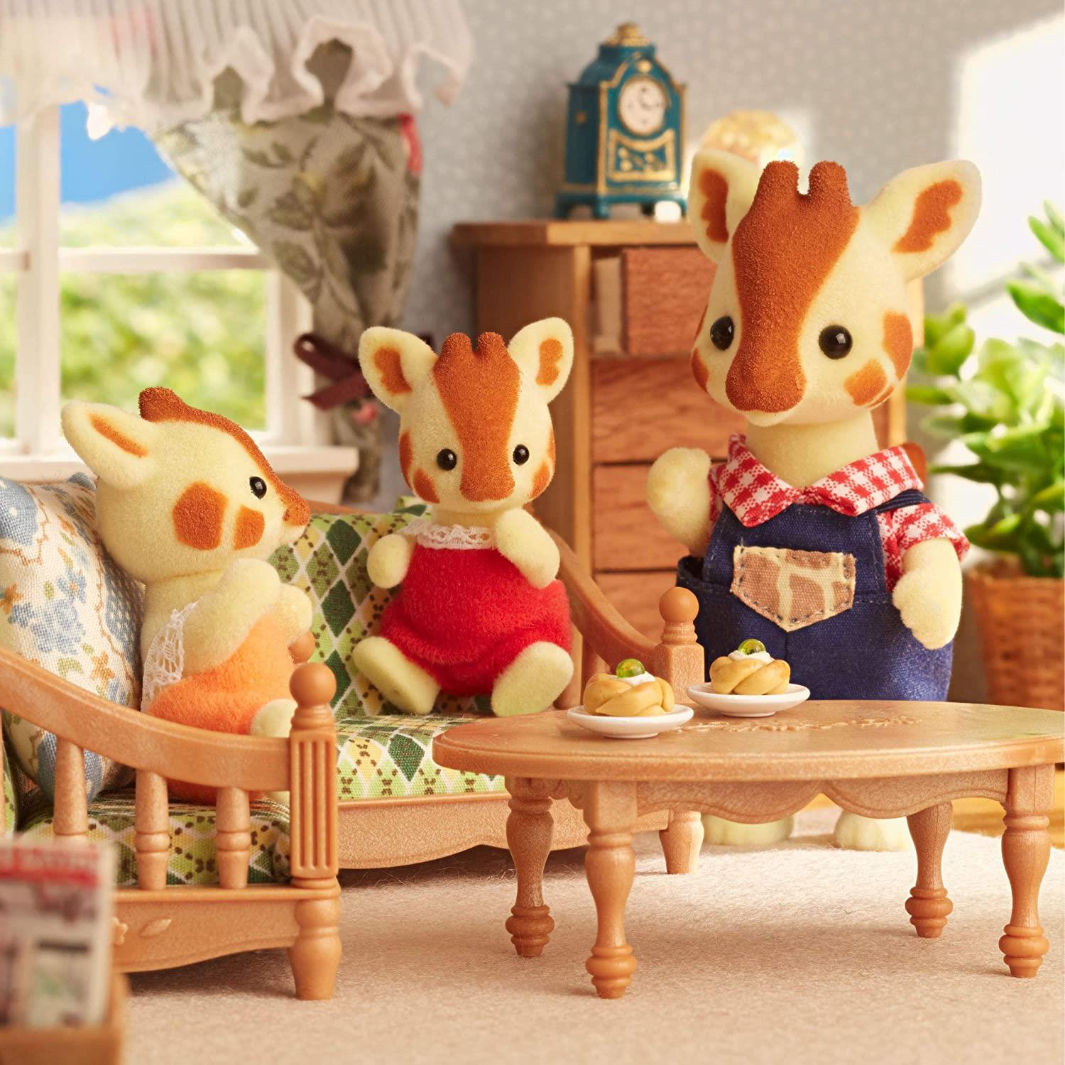 Sylvanian Families Highbranch Giraffe Family Playset for Ages 3 and Up