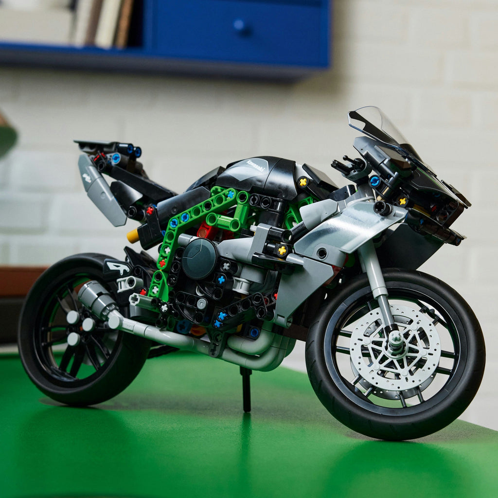 Lego Technic 42170 Kawasaki Ninja H2R Motorcycle Kit for Ages 10 & Up